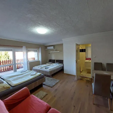 Oazis Vendeghaz Es Appartman Guest house