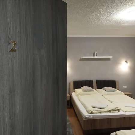 Oazis Vendeghaz Es Appartman Guest house