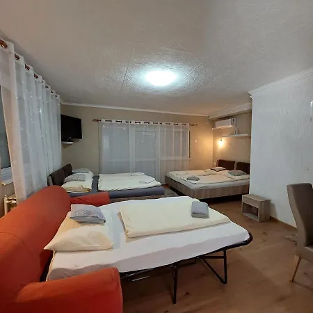 Oazis Vendeghaz Es Appartman Guest house