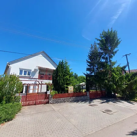 Oazis Vendeghaz Es Appartman Guest house 2*
