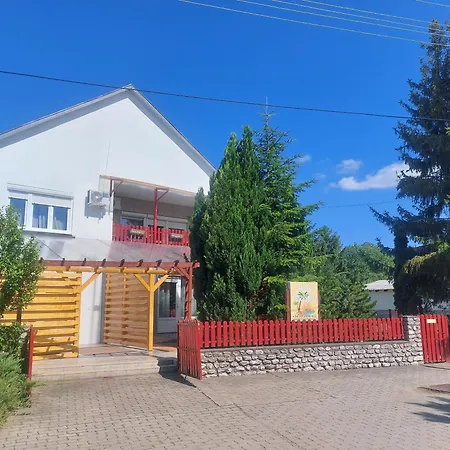 Oazis Vendeghaz Es Appartman Guest house 2*