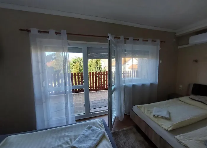 ゲストハウス Oazis Vendeghaz 3*